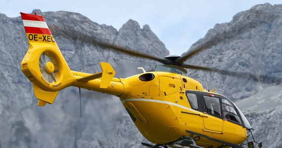 Groźny wypadek w ośrodku narciarskim Hochoetz w Tyrolu w zachodniej Austrii. Na ziemię runęła gondola. Ciężko ranne zostały cztery osoby.