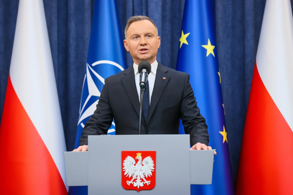 "Prezydent Andrzej Duda zwróci się do głów państw i szefów instytucji międzynarodowych z pismem informującym, że mamy w Polsce do czynienia z łamaniem prawa i konstytucji przez władzę wykonawczą" - zapowiedziała szefowa Kancelarii Prezydenta Grażyna Ignaczak-Bandych.