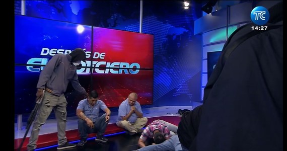 Uzbrojeni napastnicy wdarli się we wtorek do studia ekwadorskiej telewizji TC w czasie programu nadawanego na żywo. Na transmisji słychać było krzyki i strzały. Prezydent Daniel Noboa ogłosił, że w kraju trwa "wewnętrzny konflikt zbrojny".