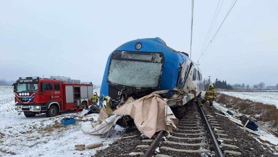 Wielkopolska: Pociąg zderzył się z ciężarówką. Jedna osoba nie żyje