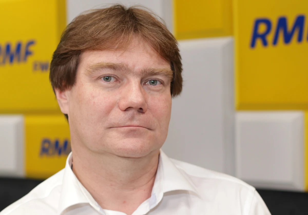 Mariusz Kamiński i Maciej Wąsik, zatrzymani we wtorek przez policję w Pałacu Prezydenckim i osadzeni w areszcie śledczym Warszawa-Grochów, określają siebie więźniami politycznymi. Zdaniem Piotra Kładocznego, wiceprezesa Helsińskiej Fundacji Praw Człowieka, absolutnie nie można ich tak nazywać. "Myślę, że tu jest specjalnie ta nazwa przywoływana, żeby stworzyć większe emocje i przekonanie, że panowie są niewinni" - powiedział w Rozmowie w południe w RMF FM i Radiu RMF24.