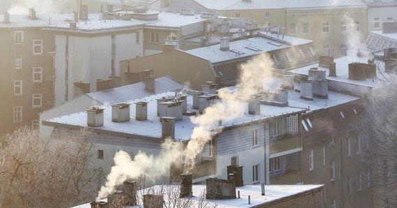 W wielu miastach Polski przekroczone są dziś normy zanieczyszczeń powietrza. Tak jest m.in. w Poznaniu, gdzie poziom pyłu zawieszonego PM10 jest ponad dwukrotnie wyższy od  dopuszczalnego. Stolica Wielkopolski znajduje się dziś w światowej czołówce miast, gdzie oddycha się najgorzej. 