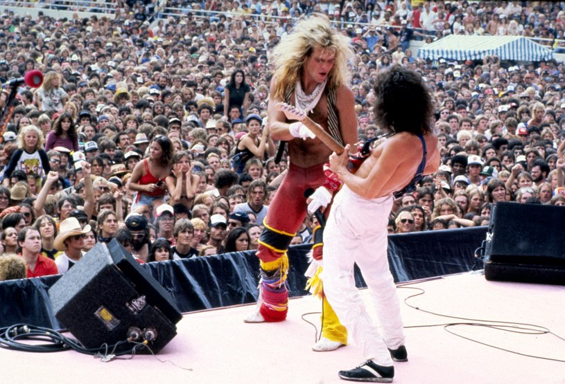 Przed zdobyciem szczytu amerykańskiej listy przebojów płytę "1984" grupy Van Halen powstrzymał tylko słynny "Thriller" Michaela Jacksona. To właśnie ten album rockowego kwartetu przyniósł im jedyny singlowy numer 1 w ojczyźnie, czyli wielki hit "Jump".