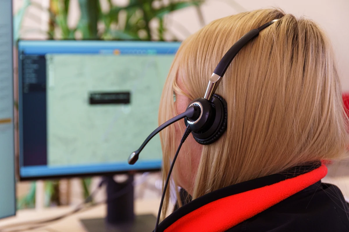 Prawie 20 połączeń pod numer alarmowy 112 wykonała pijana 34-latka z powiatu bytowskiego. Swoimi połączeniami blokowała linię i obrażała operatorów. Grozi jej teraz areszt lub 1500 złotych mandatu.