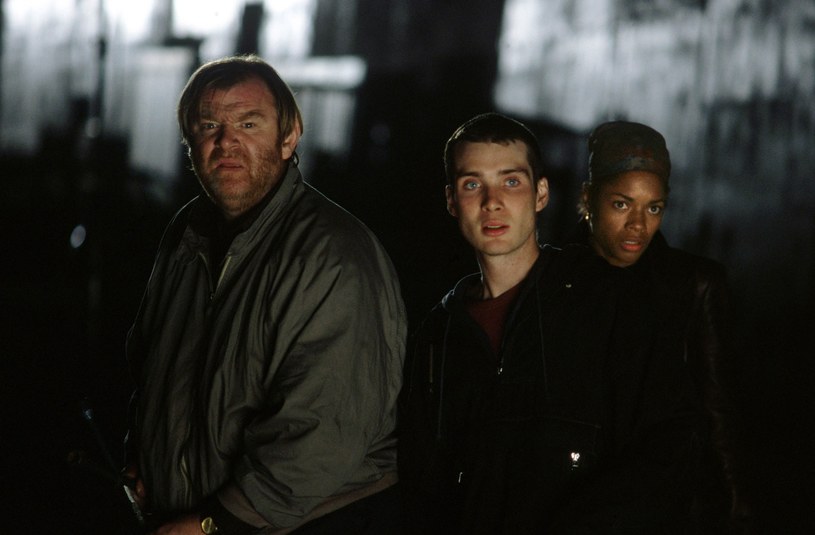 Danny Boyle ("Yesterday") i Alex Garland ("Ex Machina") pracują nad trylogią, będą kontynuacją wizjonerskiego horroru sci-fi "28 dni później" z 2002 roku. Pierwszym filmem nowej serii ma być projekt zatytułowany "28 lat później".