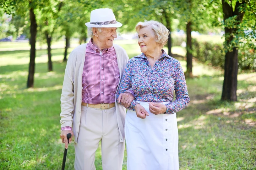 ZUS automatycznie wypłaca 366,68 zł dodatku seniorom po 75. roku życia