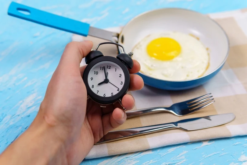 Czy głodówka wpływa na koncentrację? Najnowsze dane naukowe mówią jasno