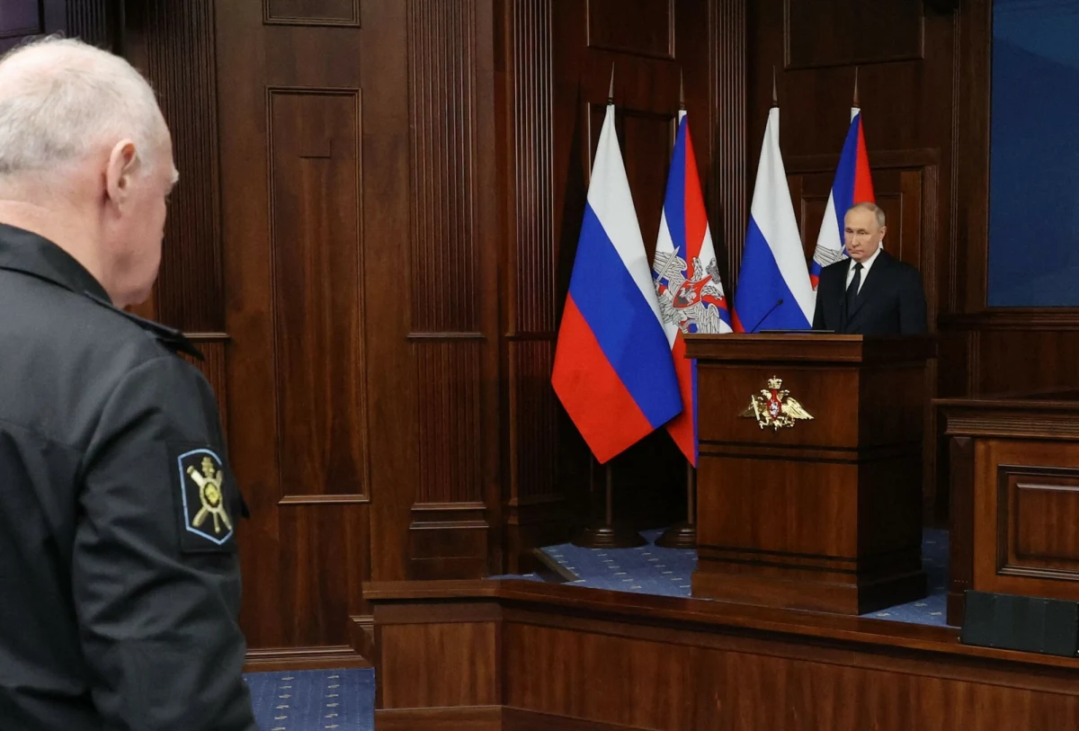 Ciekawe informacje przekazał w czwartek przedstawiciel ukraińskiego wywiadu wojskowego. Wadym Skibicki oświadczył, że Moskwa ma na okupowanych terytoriach Ukrainy 462 tys. żołnierzy. Dodał, że siły te cierpią na deficyt amunicji.