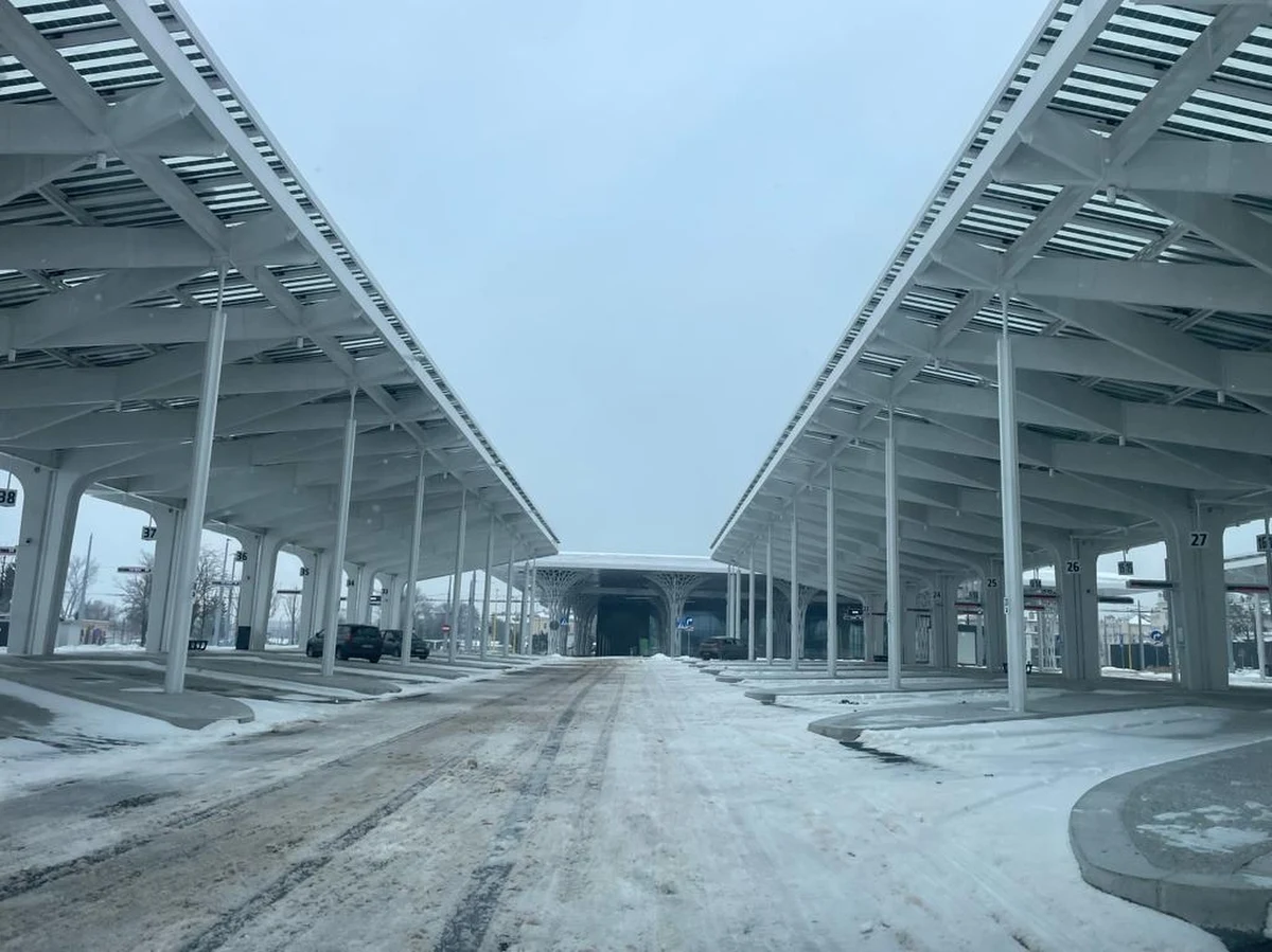 Przed południem nastąpi otwarcie nowoczesnego i największego centrum komunikacyjnego w Lublinie. Pierwszych pasażerów powita Dworzec Metropolitalny. W weekend odbędą się Dni Otwarte, którym będą towarzyszyć koncerty, warsztaty i inne atrakcje. Na wydarzenia będzie można dojechać bezpłatnymi liniami komunikacji miejskiej.