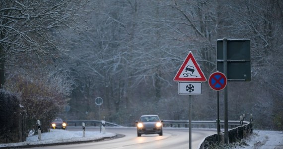 Ponad 30 kolizji na drogach, katastrofalne warunki spowodowane opadami marznącego deszczu - to czwartkowa rzeczywistość Wielkopolski. Warunki wcale się nie poprawiają. IMGW wydał ostrzeżenia przed kolejnymi opadami.