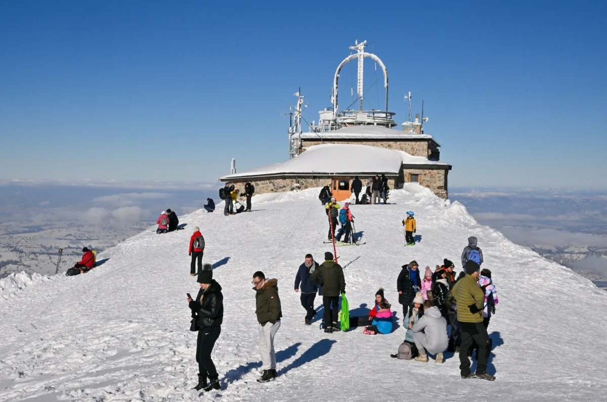 W sobotę pierwsi uczniowie rozpoczną dwutygodniowe ferie zimowe. Odbędą się one w czterech terminach. Jako pierwsi przerwę w nauce będą mieć uczniowie z Dolnego Śląska, Mazowsza, Opolszczyzny i województwa zachodniopomorskiego. 