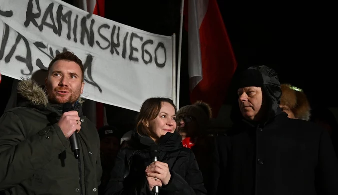 "Spontaniczny protest" przed aresztem w Radomiu. W roli głównej Marek Suski