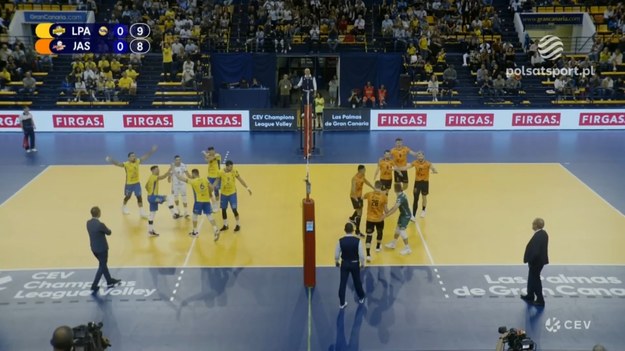 Fragmenty meczu CV Guaguas Las Palmas – Jastrzębski Węgiel 3:1 (25:23, 19:25, 25:22, 25:15) - siatkówka; grupa Liga Mistrzów 2024.

