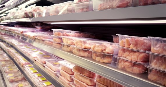 Zapowiada się, że w najbliższych miesiącach ceny mięsa będą stabilne - tak wynika z prognoz producentów. Najbardziej niepewna sytuacja dotyczy drobiu, co przede wszystkim wynika z sytuacji na terenie Ukrainy.