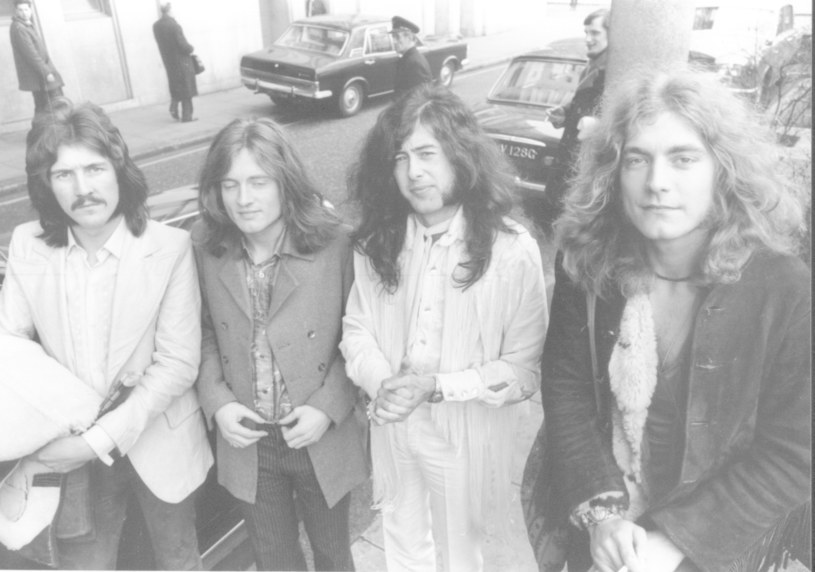 W różnych rankingach na najlepszy debiut wszech czasów, "jedynka" Led Zeppelin zajmuje niemal zawsze czołowe miejsca. Nagrania w studiu zajęły zaledwie 36 godzin, a całość kosztowała niespełna 1800 funtów (w przeliczeniu na obecnie to równowartość ok. 160 tys. zł).