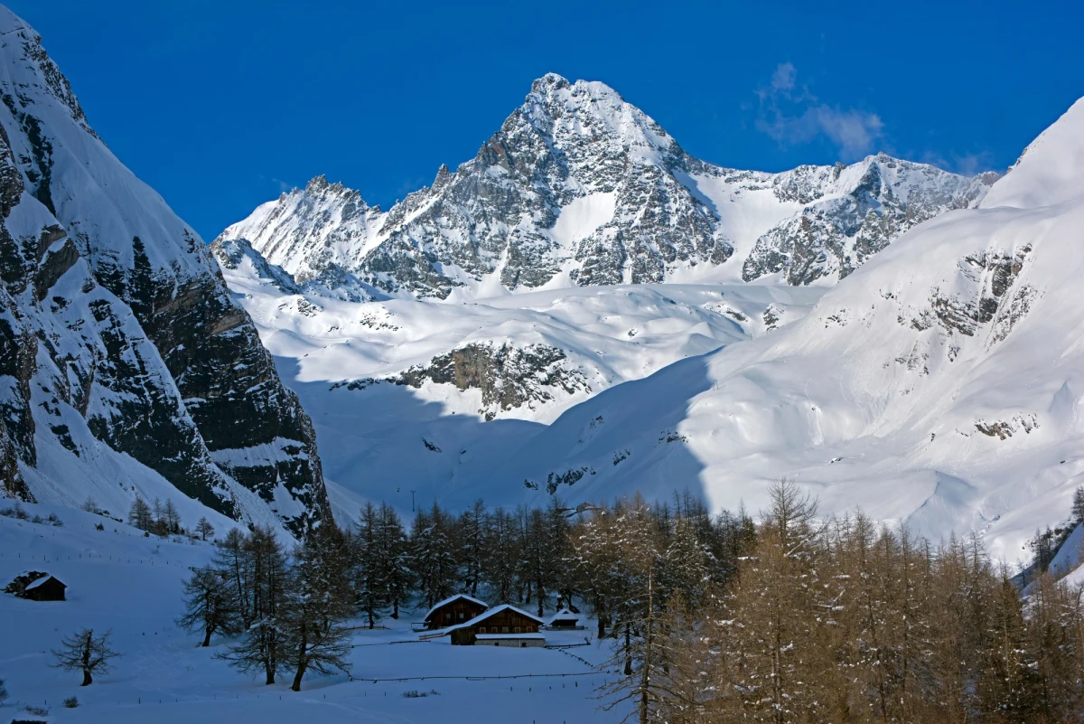 20 tys. euro za akcję ratunkową na Grossglockner w Alpach muszą zapłacić trzej Czesi. Wyruszyli na najwyższy szczyt w Austrii, mimo ostrzeżeń synoptyków. Kiedy wezwali pomoc, ratownicy ruszyli na ratunek. Ich akcja trwała 15 godzin.