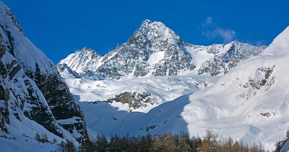 20 tys. euro za akcję ratunkową na Grossglockner w Alpach muszą zapłacić trzej Czesi. Wyruszyli na najwyższy szczyt w Austrii, mimo ostrzeżeń synoptyków. Kiedy wezwali pomoc, ratownicy ruszyli na ratunek. Ich akcja trwała 15 godzin.
