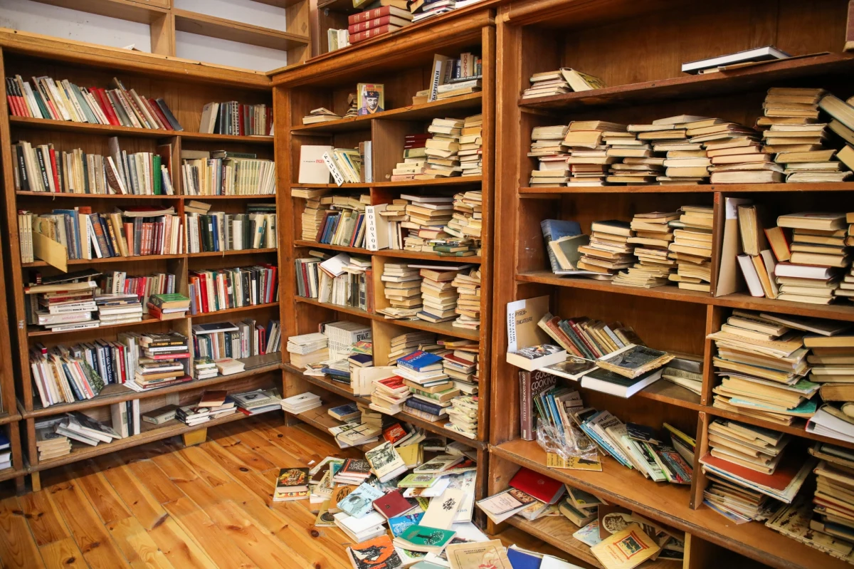 Warszawa pokazała dziś, jak wygląda nieruchomość przy Kieleckiej 45, odzyskana niedawno do Federacji Rosyjskiej. Do niedawna działała tu rosyjska szkoła średnia dla dzieci dyplomatów i wojskowych. Rafał Trzaskowski zapowiada, że za kilka tygodni poznamy plan na odzyskany od Rosjan kompleks przy ul. Sobieskiego 100, tak zwane „Szpiegowo”.