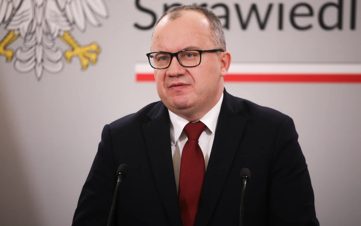 Adam Bodnar odwołał z państwowych stanowisk sędziów bliskich swojemu poprzednikowi, Zbigniewowi Ziobrze. Ma to radykalnie zmniejszyć wpływ poprzedniej ekipy rządzącej na wymiar sprawiedliwości.