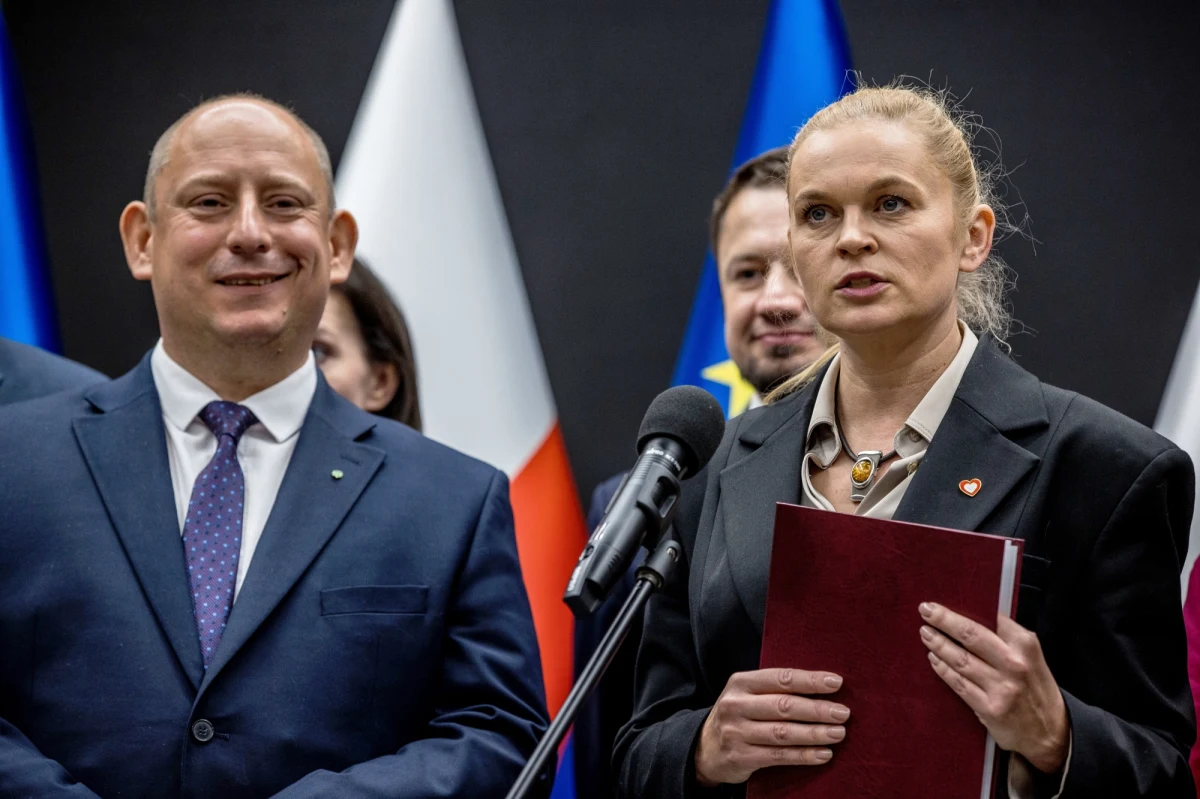 Wojewoda małopolski Krzysztof Jan Klęczar ogłosił konkurs na stanowisko małopolskiego kuratora oświaty. Wymagania to: wykształcenie wyższe magisterskie, stopień nauczyciela mianowanego lub dyplomowanego i co najmniej 7-letni staż pracy w charakterze nauczyciela. Kandydaci mają 14 dni na zgłoszenia.

