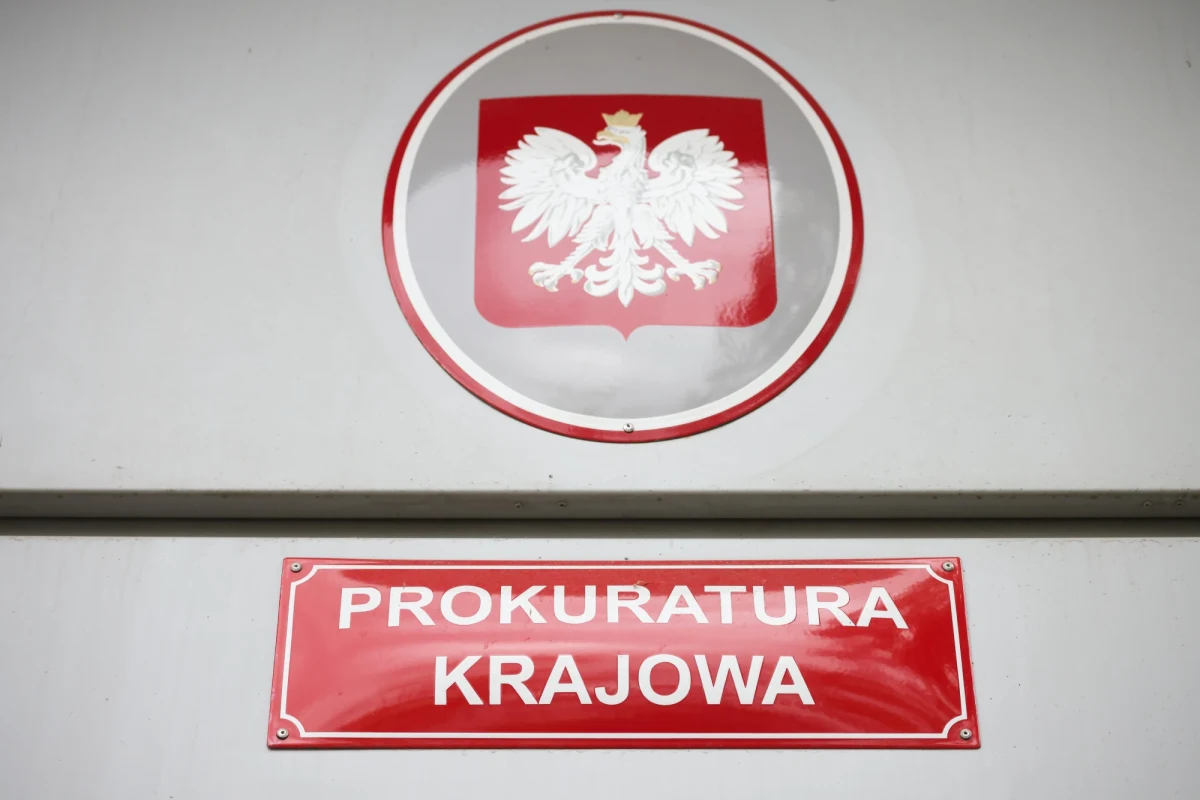 "Funkcję Prokuratora Krajowego pełni Dariusz Barski. Pismo Prokuratora Generalnego Adama Bodnara, w którym wskazuje on, że jego zdaniem Prokurator Krajowy pozostaje prokuratorem w stanie spoczynku, nie wywołuje żadnych skutków prawnych" - oświadczyła Prokuratura Krajowa.