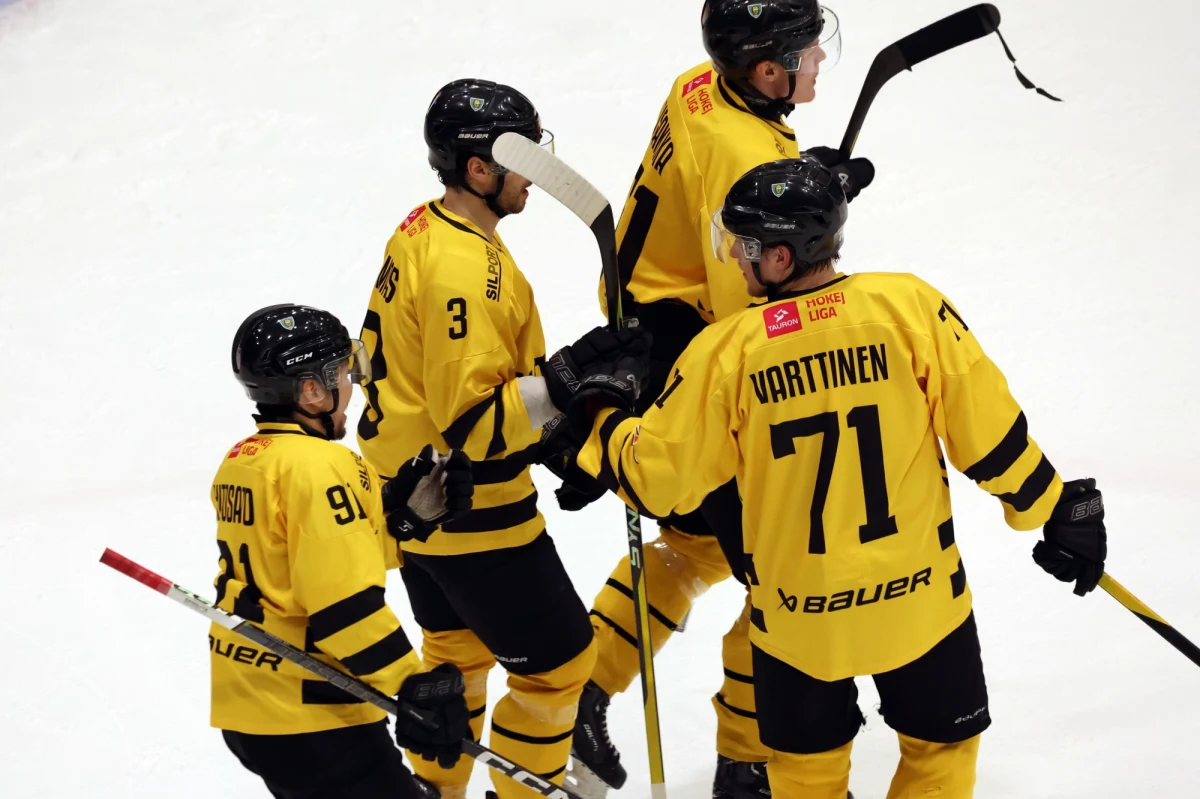 ​Hokeiści mistrza Polski GKS-u Katowice pokonali po rzutach karnych duński Herning Blue Fox 5:4 (1:2, 1:1, 2:1, d. 0:0, karne 2-0) w pierwszym meczu turnieju Final Four Pucharu Kontynentalnego rozgrywanego w walijskim Cardiff.