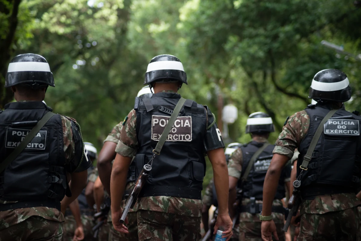 Cztery osoby zginęły w katastrofie śmigłowca w stanie Sao Paulo, na wschodzie Brazylii - podały miejscowe władze, precyzując, że służby natrafiły na szczątki maszyny w lesie. Ofiary wypadku, to osoby w wieku 20-46 lat.