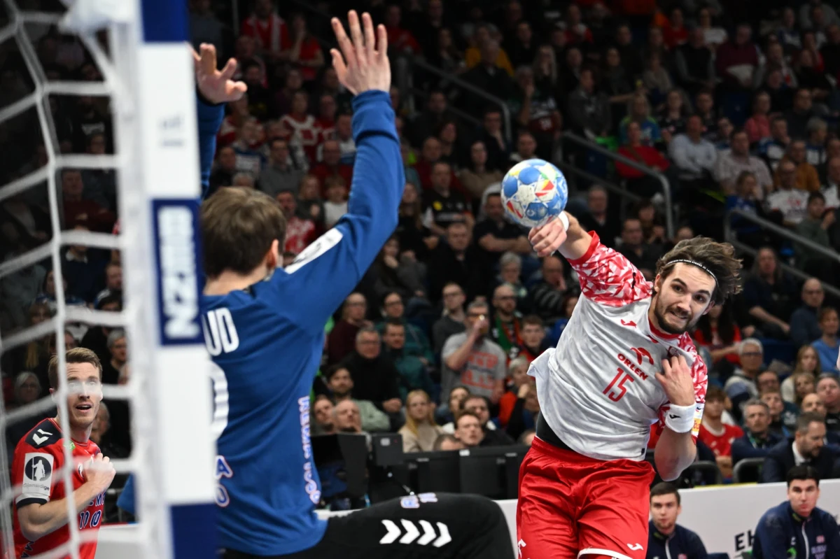 Reprezentacja Polski piłkarzy ręcznych w swoim drugim meczu w mistrzostwach Europy zmierzy się ze Słowenią. Spotkanie odbędzie się w sobotę (godz. 18.00) w berlińskiej Mercedes-Benz Arena. W grupie D rywalizują także zespoły Norwegii i Wysp Owczych.