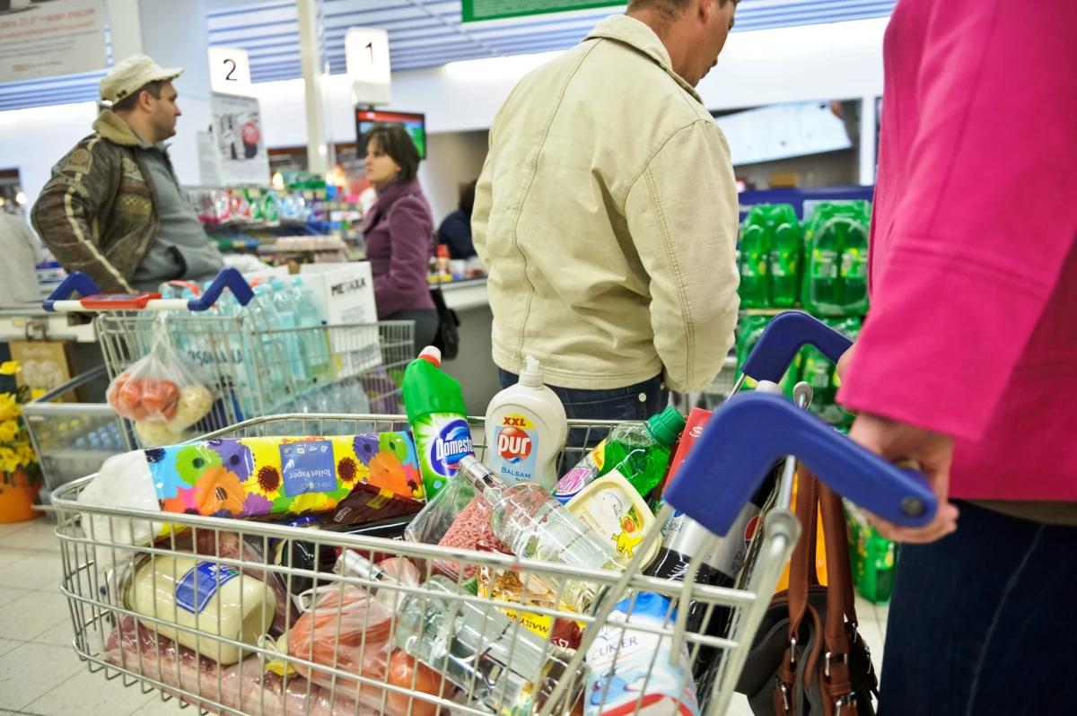 Informacje o promocjach tzw. sprzedaży wielosztukowej prowadzone przez sieci handlowe mogą nie być czytelne dla klientów. UOKiK prowadzi postępowania wyjaśniające w Biedronce, Lidlu, Kauflandzie, Żabce, Dino, Netto, Carrefourze i Auchan. 