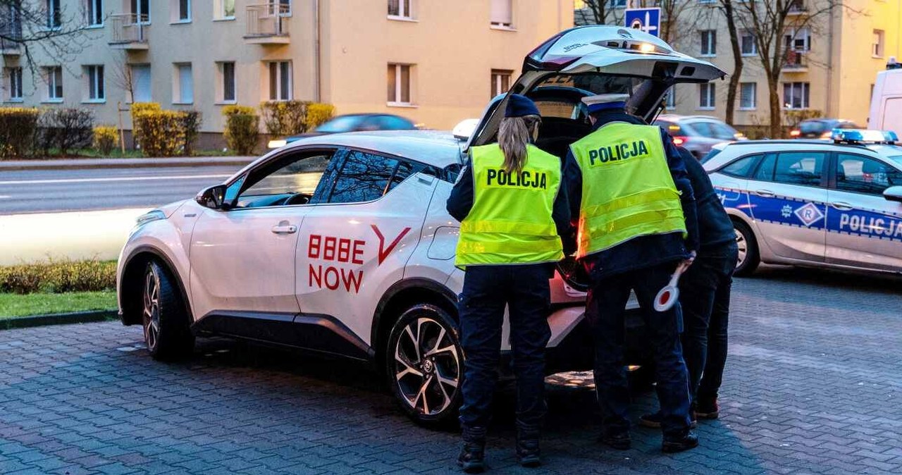 Ustawa, Prawo, ruchu, drogowym, reguluje, aspekty, związane, podstawowym, wyposażeniem, pojazdu, Niewielu, kierowców, jest, świa Czego nie można przewozić w aucie? Policjant zabierze dowód rejestracyjny