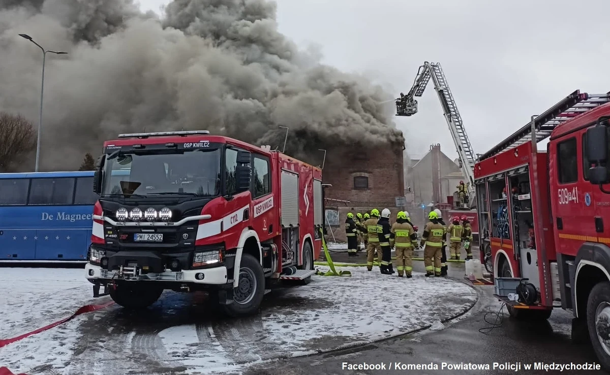 Pożar sklepu ze sprzętem RTV i AGD przy ul. Mostowej w Międzychodzie w Wielkopolsce.