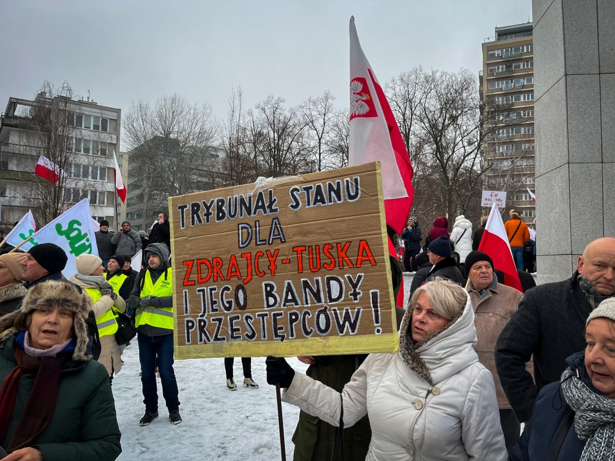 Prawo i Sprawiedliwość cieszy się sukcesem „Protestu Wolnych Polaków”, który według redaktora naczelnego „Gazety Polskiej” Tomasza Sakiewicza zgromadził 500 tysięcy osób. Biuro prezydenta Warszawy oceniło natomiast, że uczestników manifestacji było około 35 tys. "Zobaczymy, czy Prawo i Sprawiedliwość zorientuje się, że z podgrzewaniem konfliktów też trzeba mieć umiar" - mówi na antenie internetowego Radia RMF24 prof. Jarosław Flis, socjolog i politolog z Uniwersytetu Jagiellońskiego.