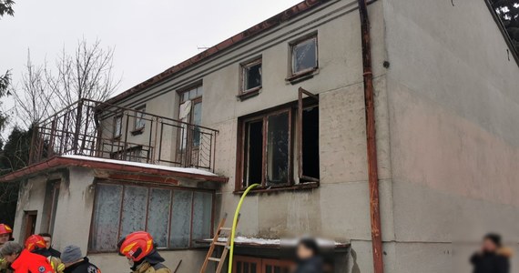48-letni mężczyzna zginął w pożarze domu w Strzałkowie w Łódzkiem. Przyczyną zdarzenia była prawdopodobnie nieprawidłowa eksploatacja urządzeń grzewczych.