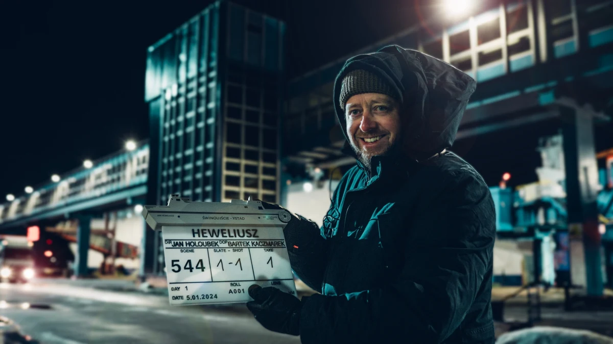 Ruszyły zdjęcia do pięcioodcinkowego serialu "Heweliusz" w reżyserii Jana Holoubka. Premiera produkcji inspirowanej historią zatonięcia promu "Jan Heweliusz", do którego doszło 14 stycznia 1993 roku na Morzu Bałtyckim, planowana jest na przyszły rok. 