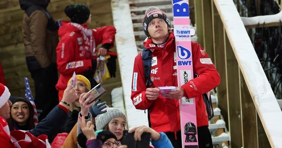 Sześciu Polaków wystąpi w zaplanowanym na godz. 16 niedzielnym konkursie indywidualnym Pucharu Świata w skokach narciarskich w Wiśle Malince. Będzie to jednocześnie trzecia odsłona PolSKI Turnieju, na którego wyniki złożą się także rezultaty zawodów w Szczyrku i Zakopanem.
