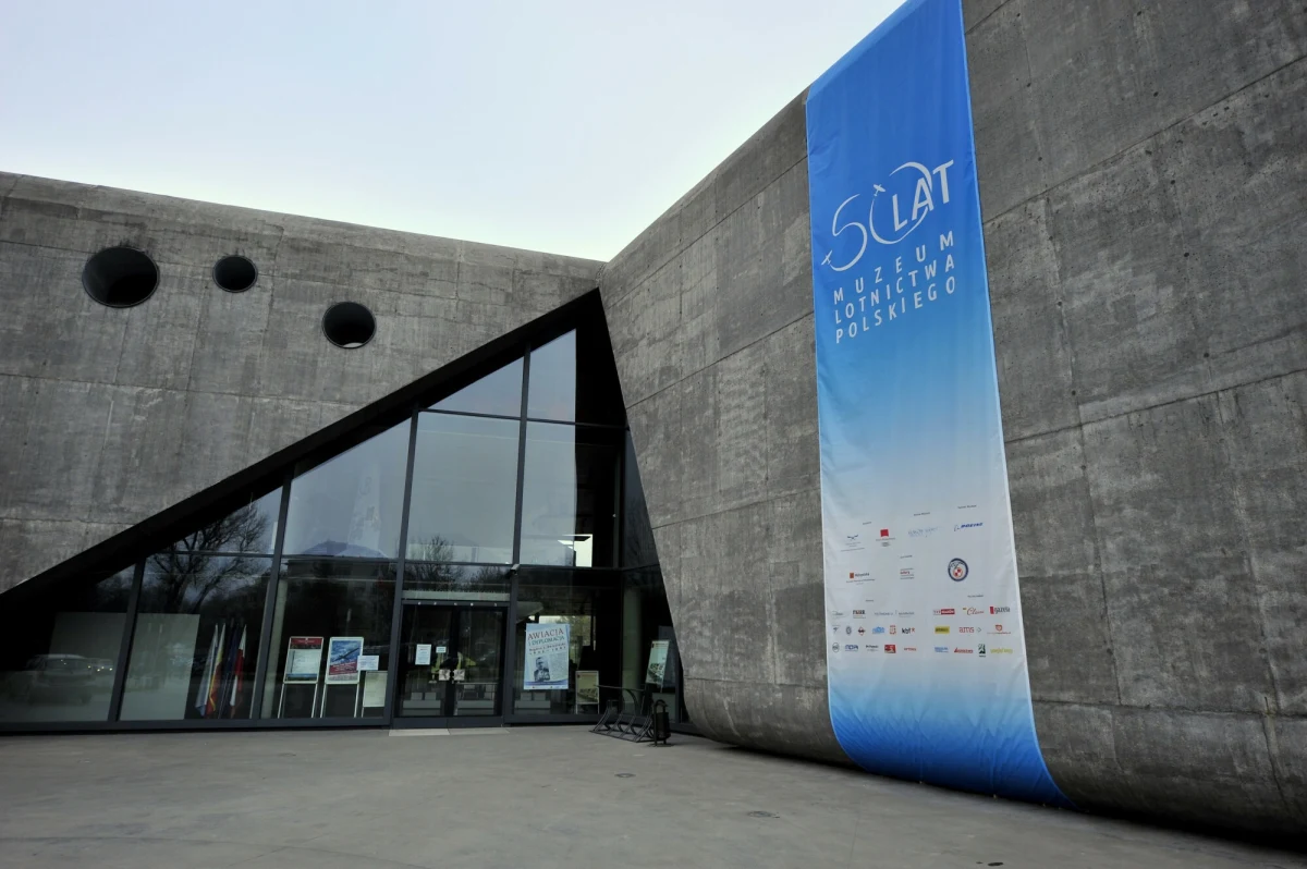 Krakowskie Muzeum Lotnictwa Polskiego poszukuje pamiątek związanych z działalnością m.in. lotnictwa sportowego czy pasażerskiego. Zbiory mają zasilić ekspozycję pt. "Z wiatrem i pod wiatr - lotnictwo cywilne" zaplanowaną na rok 2025.