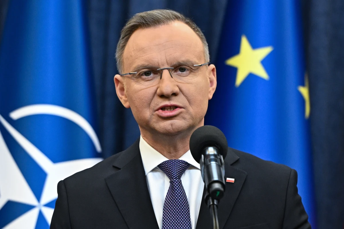 Minister w kancelarii prezydenta Wojciech Kolarski poinformował, że w poniedziałek w godzinach porannych w Pałacu Prezydenckim odbędzie się spotkanie prezydenta Andrzeja Dudy z prokuratorem Dariuszem Barskim i jego współpracownikami. "Mamy do czynienia z poważnym kryzysem" - ocenił Kolarski. 