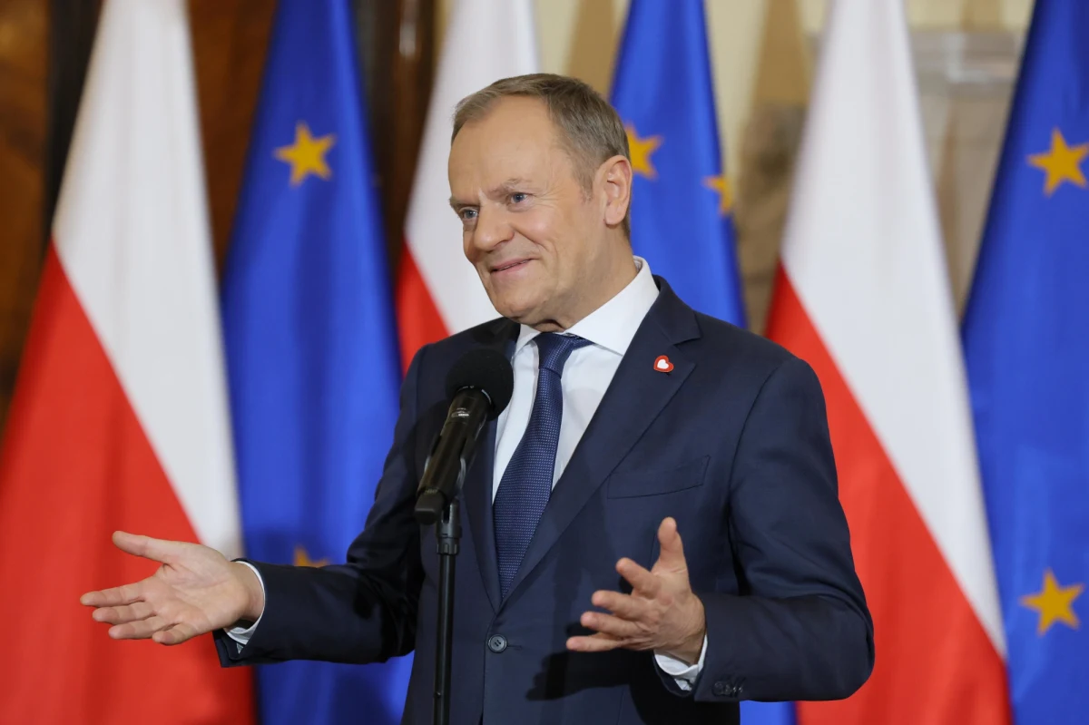Premier Donald Tusk przekazał na aukcję Wielkiej Orkiestry Świątecznej Pomocy ołówek gen. Władysława Sikorskiego i książkę nim podpisaną. Gen. Sikorski ołówek ten otrzymał w trakcie podróży do Stanów Zjednoczonych od przewodniczącego Kongresu Polonii Amerykańskiej.
