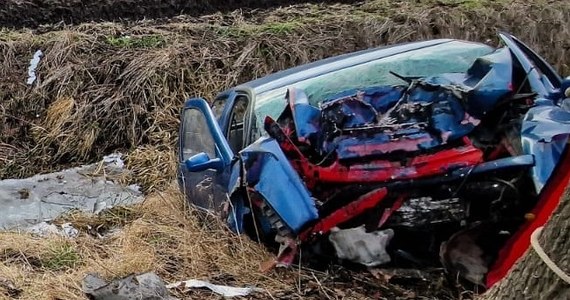 Dwa śmiertelne wypadki drogowe w Pomorskiem. W zdarzeniu w Krzywym Kole zginął 33-latek, a w wyniku wypadku w Wielkim Klinczu zmarła 36-latka.