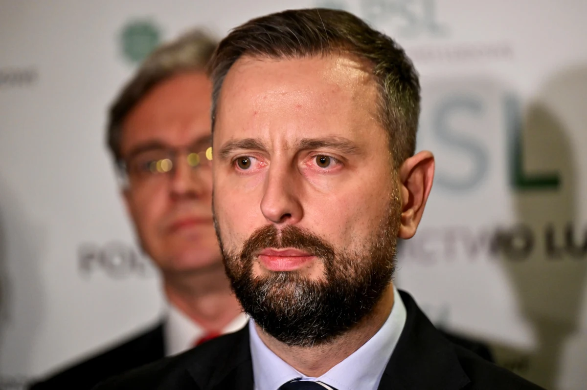 Niedzielne wystąpienie prezydenta Andrzeja Dudy na uroczystościach 150. urodzin Wincentego Witosa, odbiło się głośnym echem. Duda mówił o błędach aktualnego rządu i posłach, których zamyka się do więzień. Konkretne oskarżenia padły pod adresem PSL. Na słowa prezydenta postanowił odpowiedzieć minister obrony narodowej Władysław Kosiniak-Kamysz.