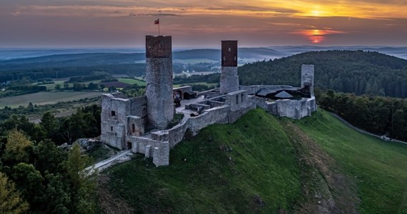 Ponad pół miliona turystów odwiedziło w roku 2023 gminę Chęciny. Najpopularniejszymi atrakcjami były m.in. Zamek Królewski, Jaskinia Raj czy Park Etnograficzny w Tokarni.