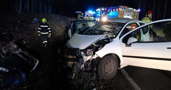 Cztery osoby zostały ranne w wypadku na drodze nr 55 w Zaroślu w Kujawsko-Pomorskiem. Zderzyły się tam dwa samochody osobowe.
