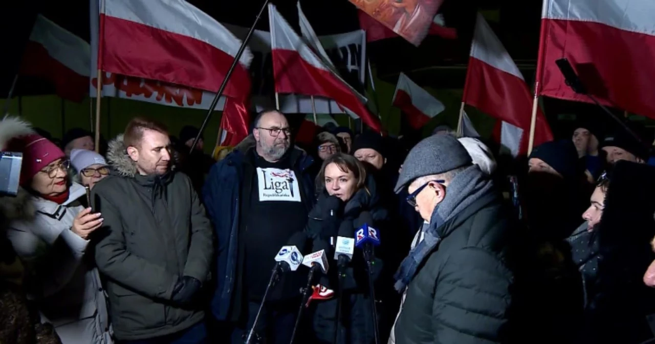 Protest przed zakładem karnym w Radomiu, gdzie przebywa Mariusz Kamiński