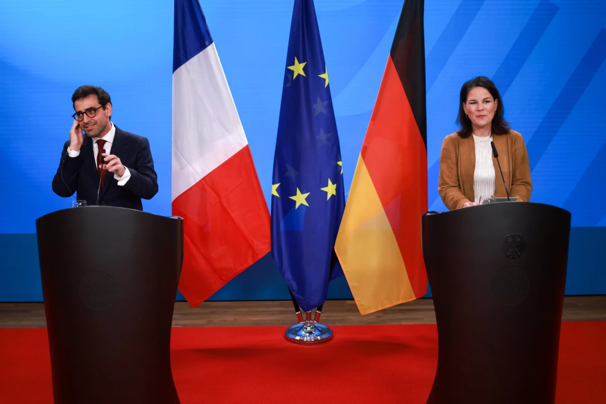 Nowo mianowany szef francuskiego MSZ, zapowiedział na konferencji prasowej, że w poniedziałek podczas wizyty w Polsce przedstawi nowe inicjatywy dotyczące współpracy w ramach Trójkąta Weimarskiego - inicjatywie, w której bierze udział Polska, Niemcy i Francja.