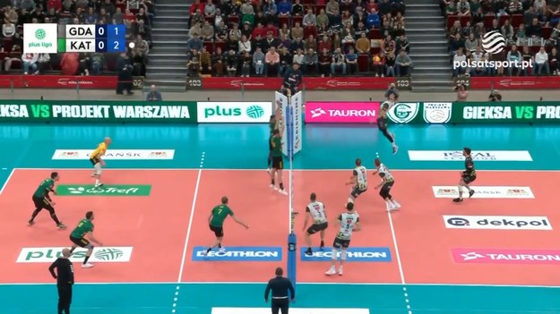 Skrót meczu Trefl Gdańsk – GKS Katowice 2:3 (20:25, 28:26, 14:25, 25:21, 13:15) - siatkówka, PlusLiga 2024, 16. kolejka.

 

Trefl: Karol Urbanowicz, Kewin Sasak, Mikołaj Sawicki, Patryk Niemiec, Kamil Droszyński, Piotr Orczyk – Jan Franchi Martinez (libero) oraz Aliaksei Nasevich, Janusz Gałązka, Jakub Czerwiński. Trener: Igor Juricić.
GKS: Bartłomiej Krulicki, Davide Saitta, Marcin Waliński, Łukasz Usowicz, Jakub Jarosz, Lukas Vasina – Bartosz Mariański (libero) oraz Damian Domagała, Wiktor Mielczarek, Piotr Fenoszyn, Sebastian Adamczyk, Maciej Wóz. Trener: Grzegorz Słaby.