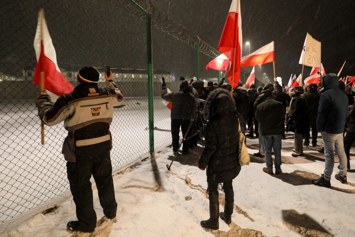 Mariusz Kamiński i Maciej Wąsik mieli spędzić dwie noce w Pałacu Prezydenckim i wyjść stamtąd prosto na organizowany przez PiS w czwartek 11 stycznia Marsz Wolnych Polaków - twierdzi "Gazeta Wyborcza". 