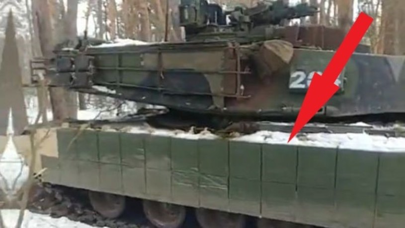 Ukraińscy żołnierze dodają dodatkową ochronę do swoich głównych czołgów bojowych M1A1SA Abrams. Mowa o pancerzu reaktywnym, dzięki któremu są w stanie przeciwstawić się coraz bardziej zaawansowanym czołgom i amunicji przeciwpancernej.