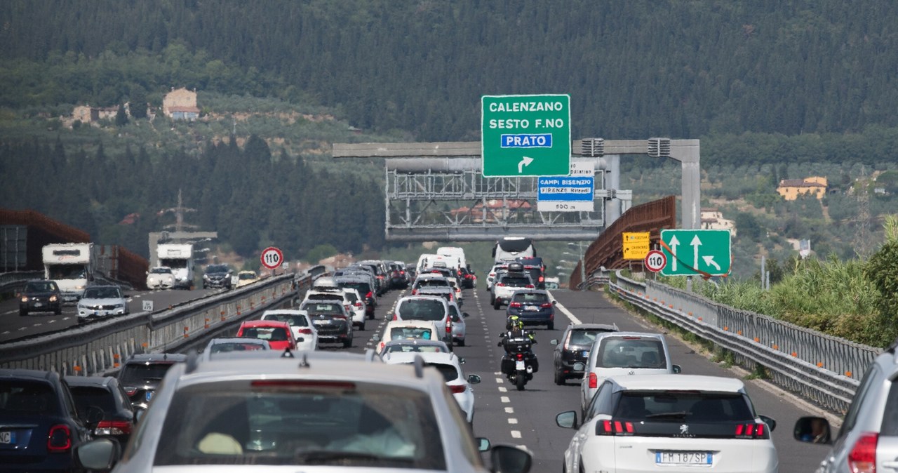 większości, włoskich, autostrad, obowiązują, opłaty, przejazd, System, wygląda, bardzo, podobnie, Polsce, wjazdach, zjazdach, st Nie ma winiet, ale są opłaty. Ile kosztuje jazda po włoskich autostradach?