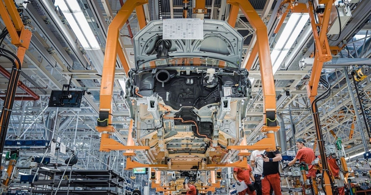 UE ratuje auta spalinowe. jeżeli będą palić pół litra na 100 km