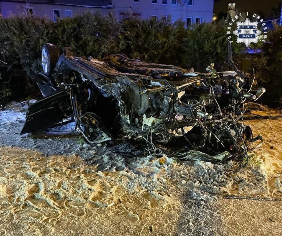 Kierowca peugeota, który w sobotę w Wodzisławiu Śląskim zderzył się z audi, którym jechało pięcioro nastolatków usłyszał zarzut spowodowania śmiertelnego wypadku drogowego. Zginęli w nim trzej nastolatkowie, a dwoje pozostałych zostało rannych.
